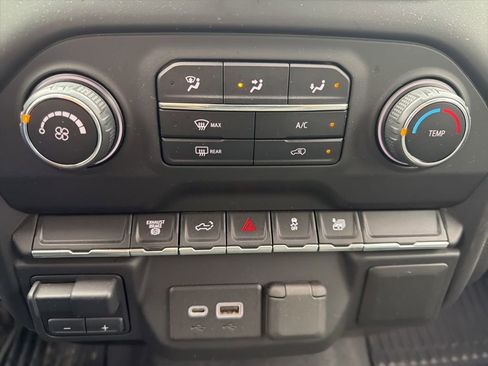 Used 2021 Chevrolet Silverado 2500 Custom w/ Custom Value Package AWD/4WD image 15