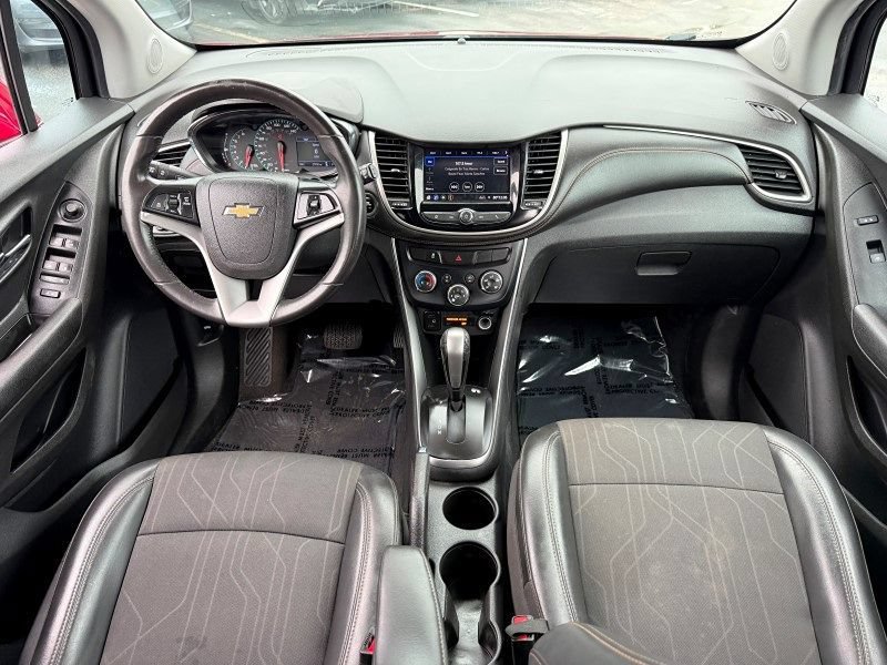 Used 2020 Chevrolet Trax LT w/ LT Convenience Package FWD image 18