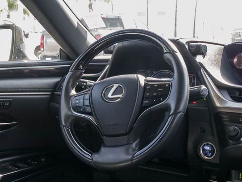 Used 2019 Lexus ES 300h w/ Accessory Package 2 image 14