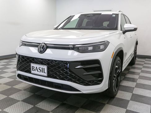 New 2026 Volkswagen Tiguan SEL R-Line AWD/4WD image 4