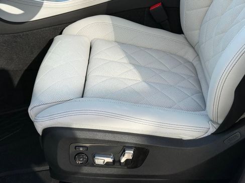 New 2026 BMW X5 M60i image 17