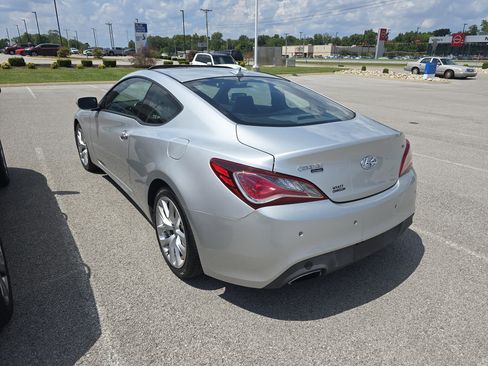 Used 2013 Hyundai Genesis 3.8 image 6