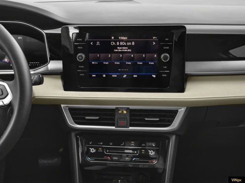 New 2025 Volkswagen Taos SE w/ Panoramic Sunroof Package image 9