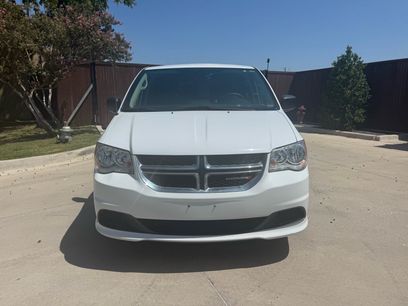 Used 2018 Dodge Grand Caravan SE w/ UConnect Hands-Free Group
