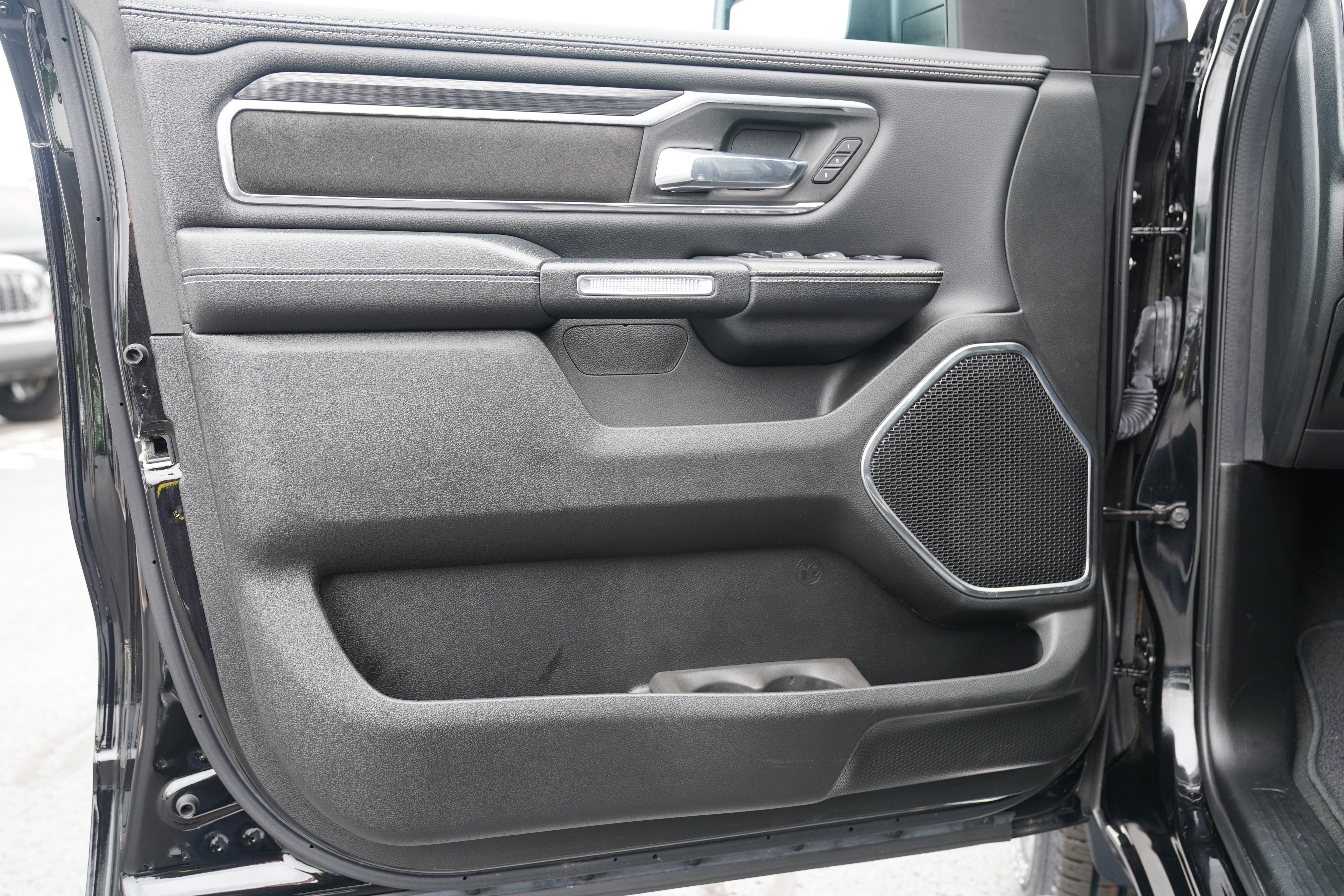 Used 2023 RAM 1500 Laramie AWD/4WD image 16