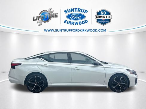 Used 2023 Nissan Altima 2.5 SR w/ SR Premium Package FWD image 8