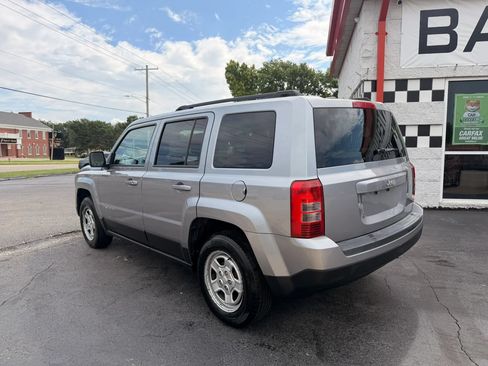Used 2016 Jeep Patriot Sport w/ Power Value Group FWD image 3