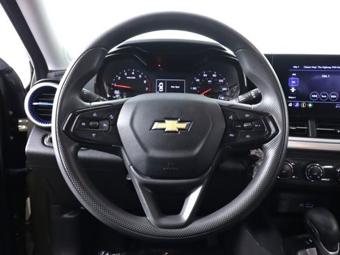 Used 2024 Chevrolet Trax LS FWD image 11