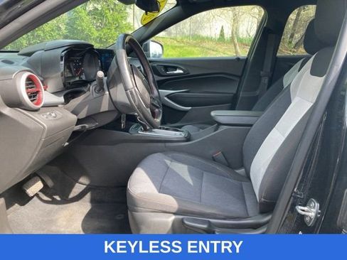 Used 2024 Chevrolet Trax RS w/ Sunroof Package FWD image 10