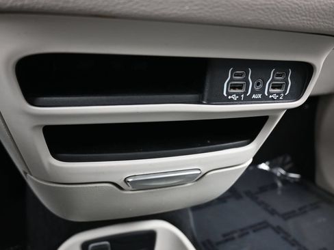 Used 2023 Chrysler Pacifica Touring-L FWD image 24