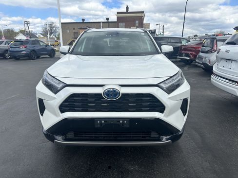Used 2024 Toyota RAV4 SE w/ Convenience Package image 2