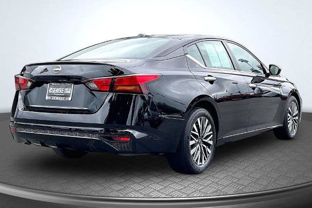 Used 2025 Nissan Altima 2.5 SV FWD image 2
