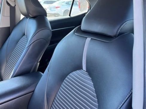Used 2019 Toyota Camry SE FWD image 11