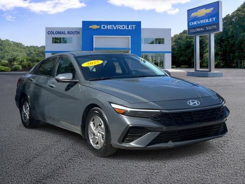 Used 2025 Hyundai Elantra SE image 8