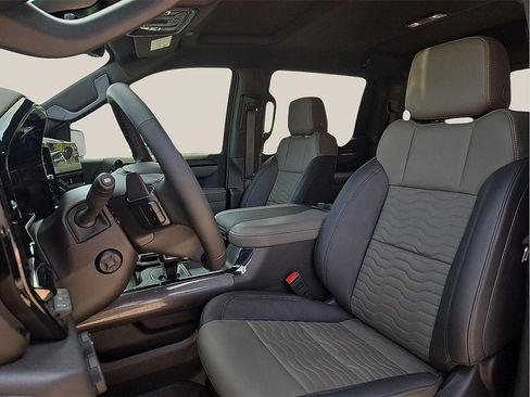 Used 2025 Chevrolet Silverado 1500 ZR2 w/ Technology Package image 13