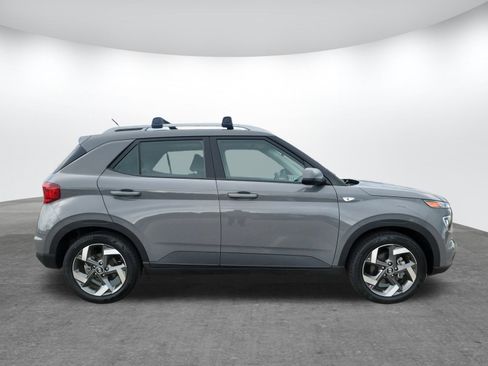 Used 2023 Hyundai Venue SEL image 4