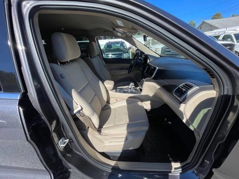 Used 2019 Jeep Grand Cherokee Laredo image 33
