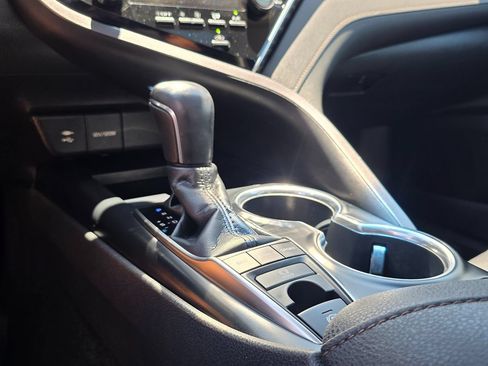 Used 2018 Toyota Camry XLE FWD image 36