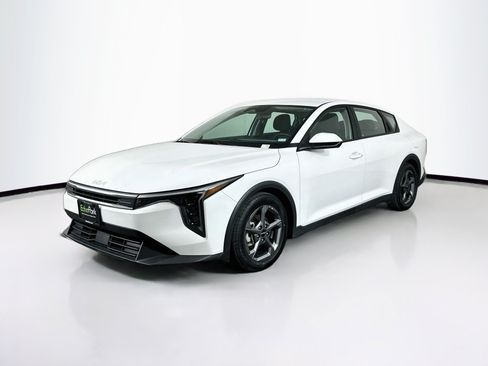 Used 2025 Kia K4 FWD image 3
