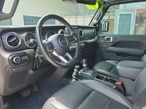 Used 2021 Jeep Wrangler Unlimited Sahara w/ Cold Weather Group AWD/4WD image 15