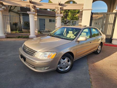 Used 2003 Toyota Avalon XLS FWD image 2