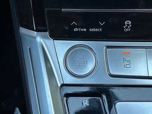 Used 2019 Audi e-tron Prestige w/ Prestige Package image 22