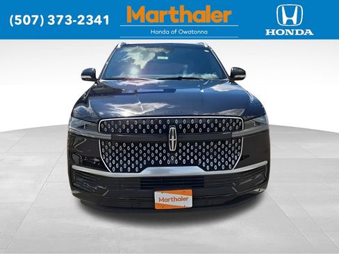 Used 2025 Lincoln Navigator Reserve AWD/4WD image 8