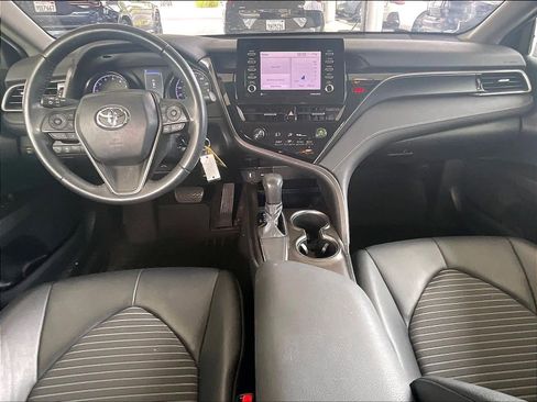 Used 2021 Toyota Camry SE image 15