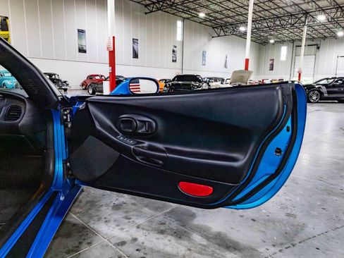 Used 1999 Chevrolet Corvette Coupe RWD image 25