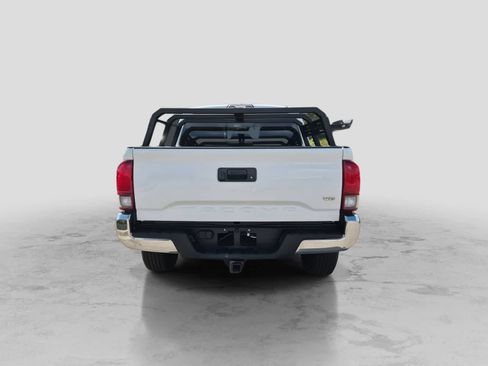Used 2019 Toyota Tacoma TRD Off-Road AWD/4WD image 7