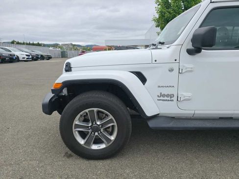 Used 2022 Jeep Wrangler Unlimited Sahara AWD/4WD image 6
