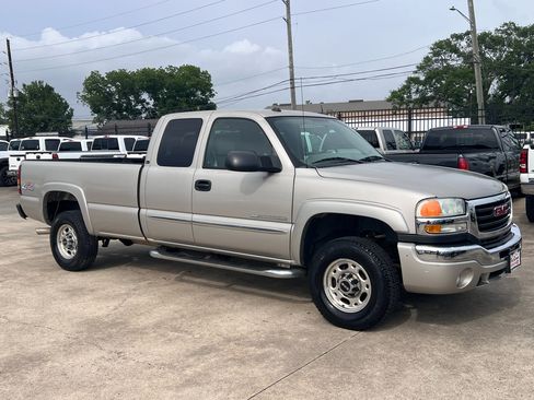 Used 2004 GMC Sierra 2500 SLT w/ Skid Plate Package image 9