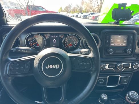 Used 2021 Jeep Gladiator Sport image 6
