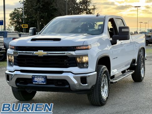 Used 2024 Chevrolet Silverado 2500 LT image 1