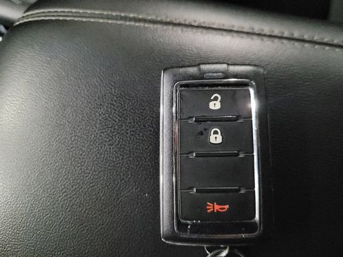 Used 2023 Jeep Grand Cherokee Laredo image 32