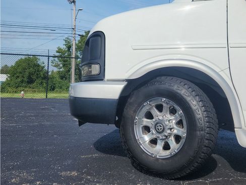 Used 2015 Chevrolet Express 2500 RWD image 22