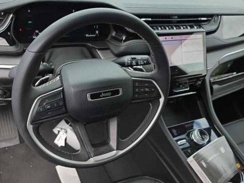 Used 2022 Jeep Grand Cherokee Limited 4xe w/ Luxury Tech Group II AWD/4WD image 3