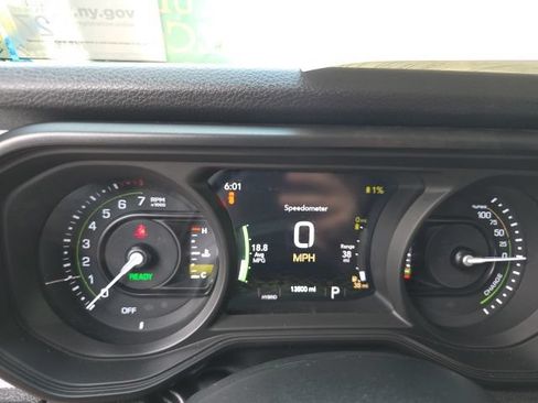 Used 2024 Jeep Wrangler Unlimited w/ Convenience Group AWD/4WD image 16