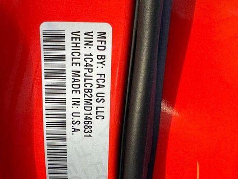 Used 2021 Jeep Cherokee Latitude w/ Mopar Interior Package image 22