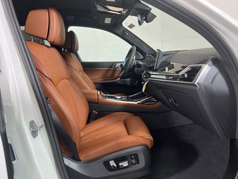 Used 2026 BMW X7 xDrive40i w/ Executive Package image 23