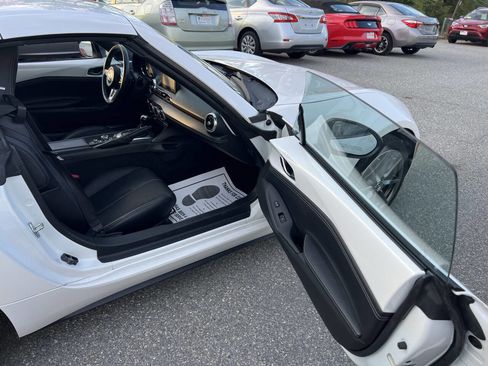 Used 2020 MAZDA MX-5 Miata RF Grand Touring RWD image 9