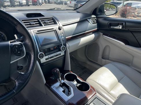 Used 2014 Toyota Camry XLE w/ Leather Package FWD image 7
