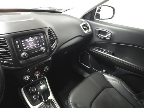 Used 2018 Jeep Compass Latitude w/ Cold Weather Group AWD/4WD image 25