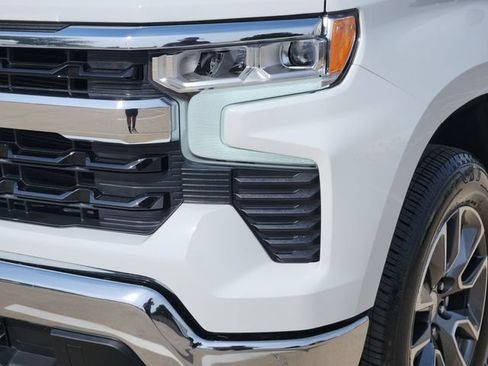 Used 2023 Chevrolet Silverado 1500 LT RWD image 18