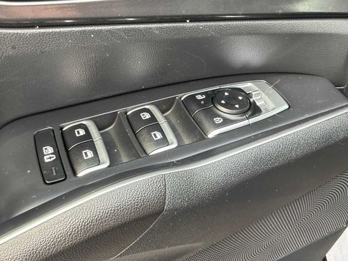 Used 2025 Kia Sorento LX FWD image 12
