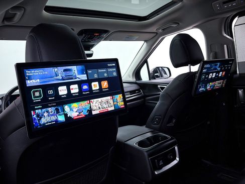 Used 2025 Kia Carnival SX image 21