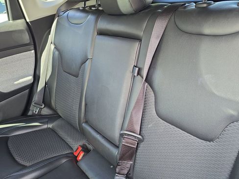 Used 2022 Jeep Compass Latitude image 10