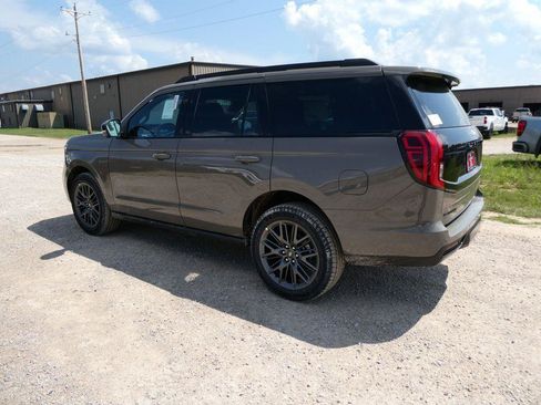 New 2027 Ford Expedition Platinum w/ Stealth Appearance Package AWD/4WD image 6