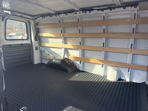 Used 2024 GMC Savana 2500 w/ Driver Convenience Package image 21