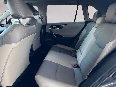 Used 2020 Toyota RAV4 Limited image 13